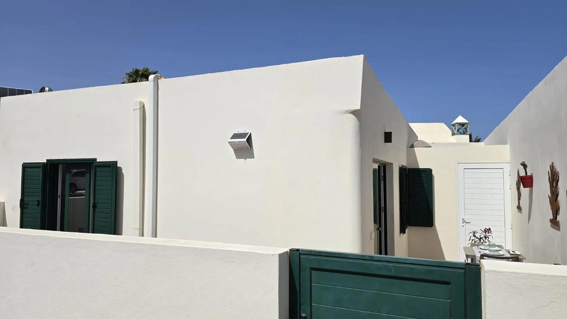 Bungalow Aqua Sol - Playa Roca Residence - Sea Front Access - Free Ac - Wifi Costa Teguise Apartment