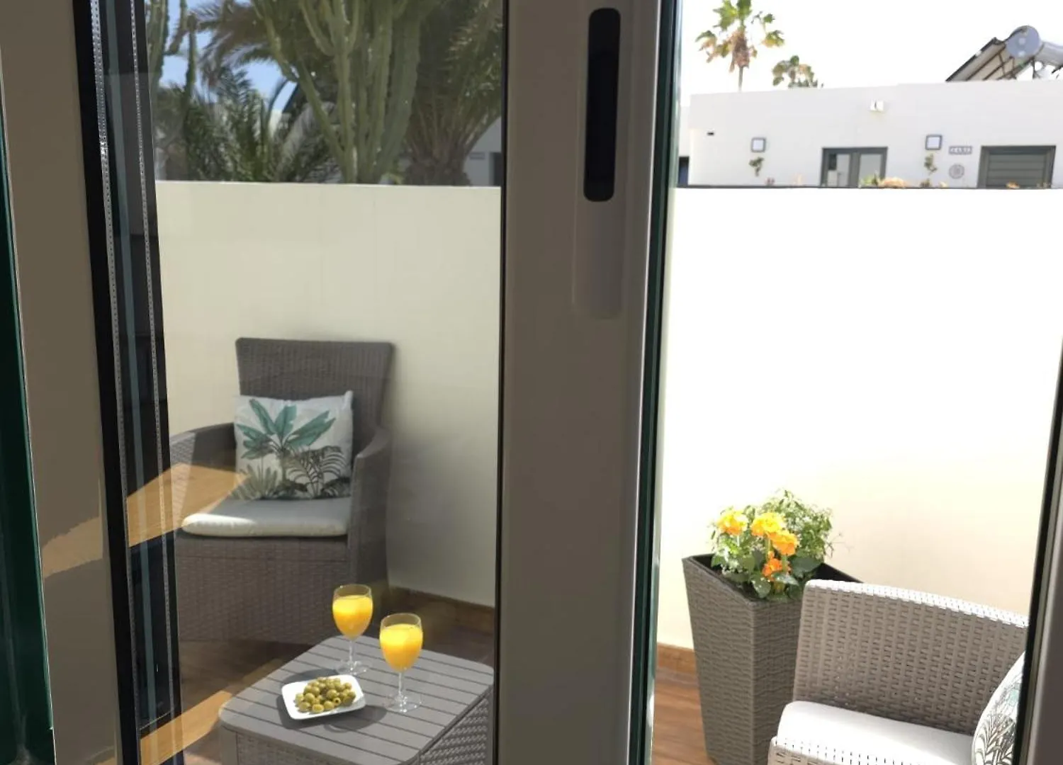 Bungalow Aqua Sol - Playa Roca Residence - Sea Front Access - Free Ac - Wifi Costa Teguise Apartmán